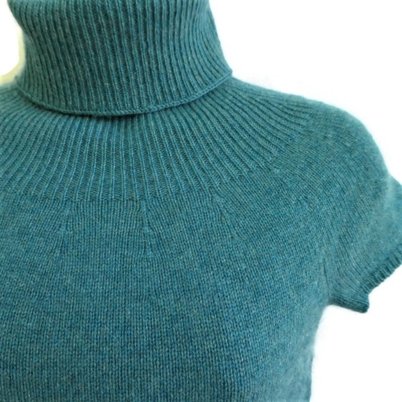 Elie Tahari Sweaters - Elie Tahari Sweater Pure Cashmere Turtleneck Short